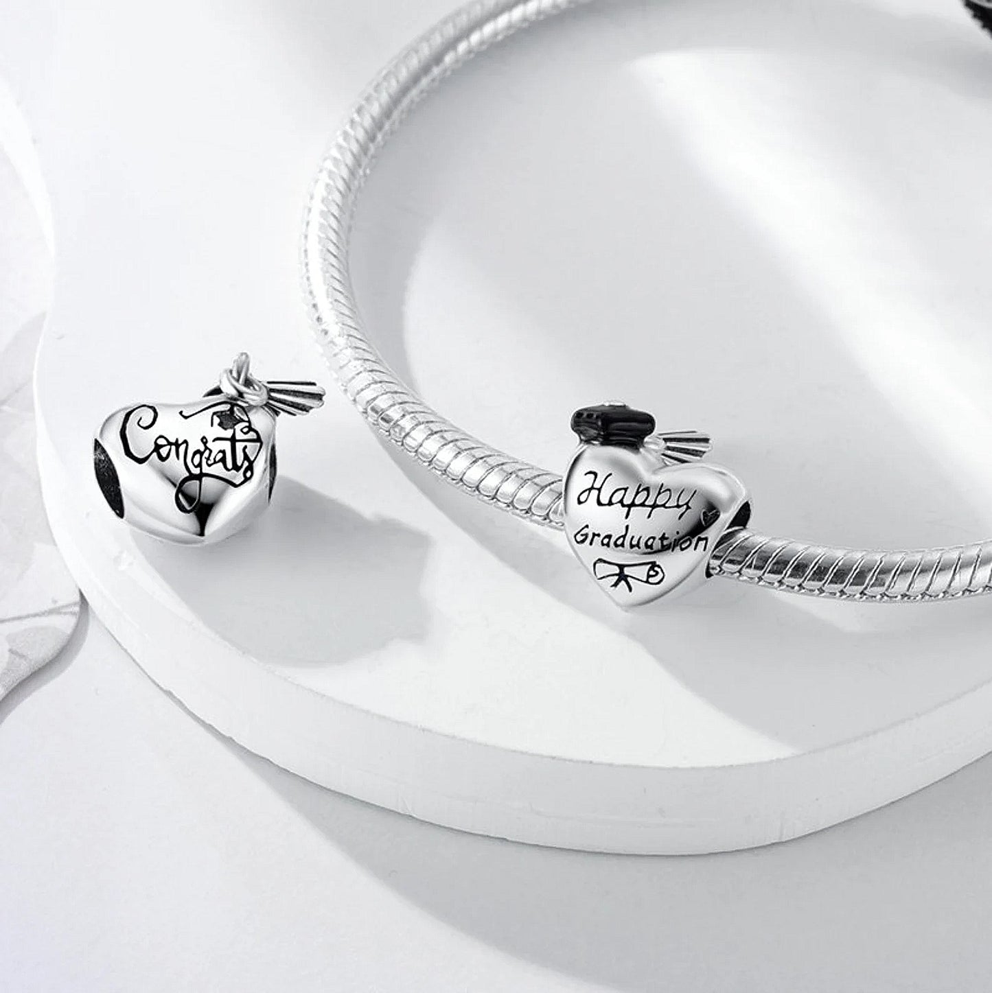 Maria Fonte Bead Charm Cuore Laurea 'Happy Graduation' Diploma Pergamena Cappello ' Congrats' Argento 925 Compatibile con Collane e Bracciali Pandora