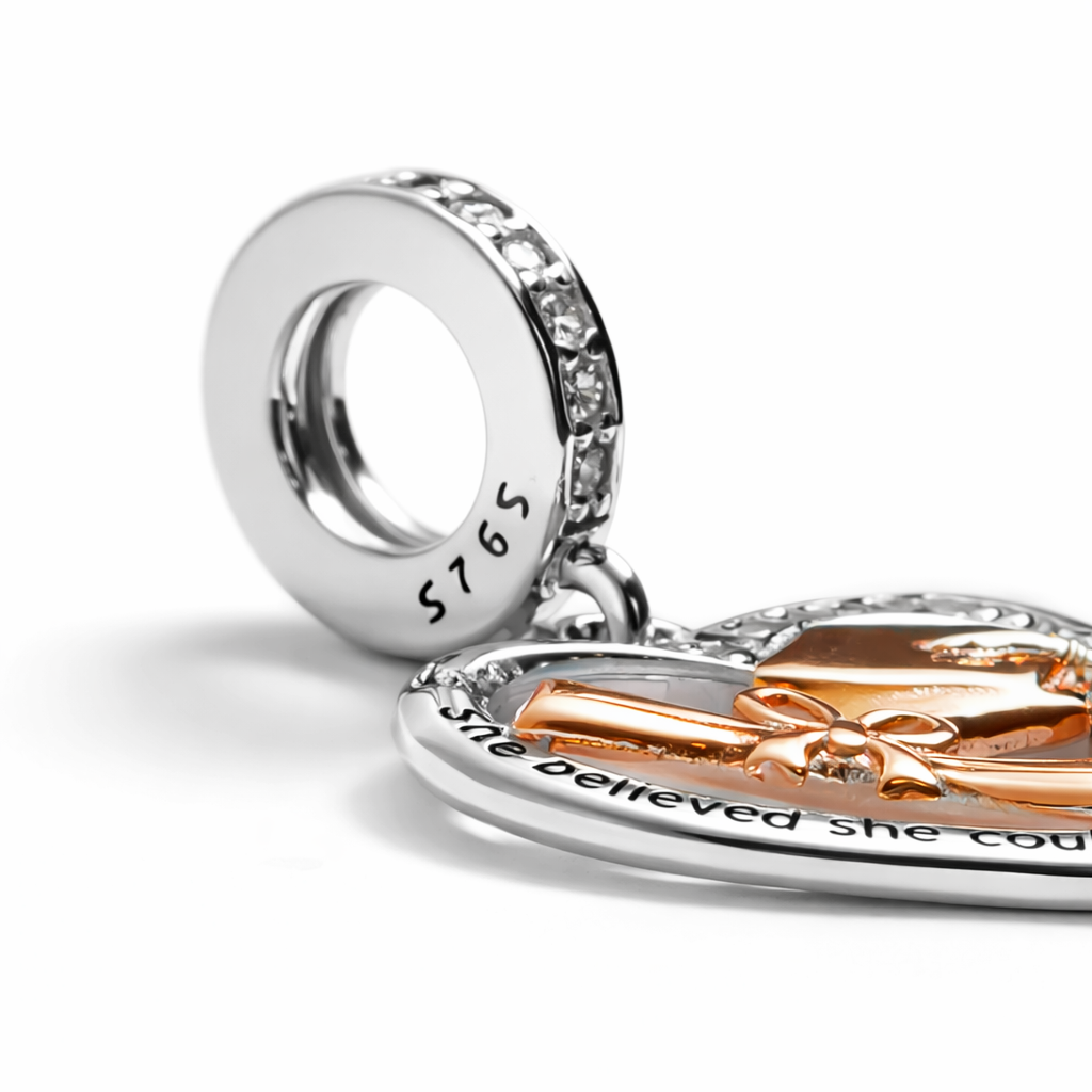 MariaFonte Charm Cuore Laurea Diploma Pergamena Cappello Portafortuna Argento 925 Zirconia Compatibile con Collane e Bracciali Pandora