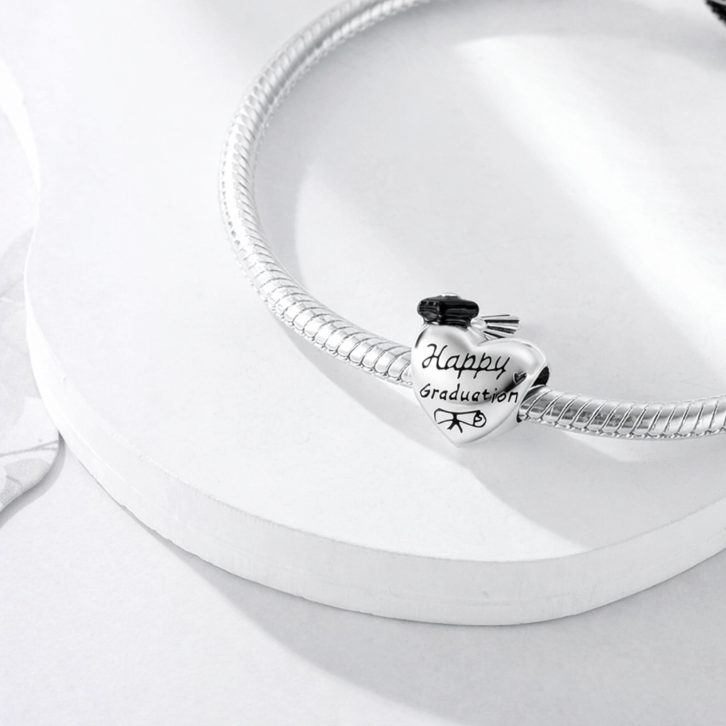 Maria Fonte Bead Charm Cuore Laurea 'Happy Graduation' Diploma Pergamena Cappello ' Congrats' Argento 925 Compatibile con Collane e Bracciali Pandora