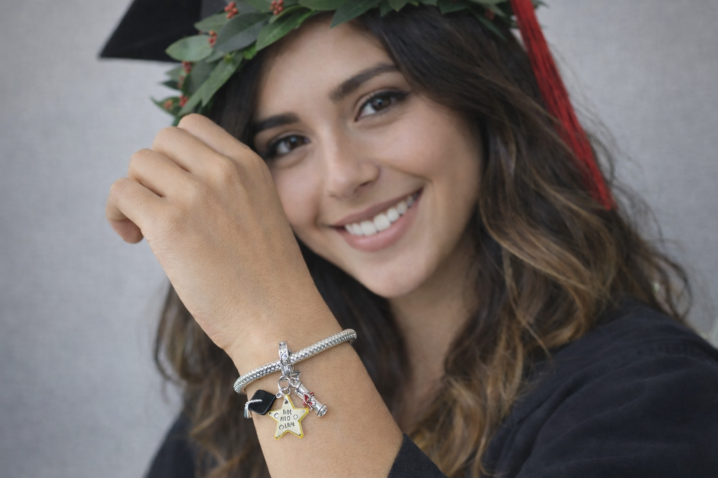 MariaFonte Charm Laurea Diploma Cappello Stella Pergamena Portafortuna Argento 925 Zirconia Compatibile con Collane e Bracciali Pandora