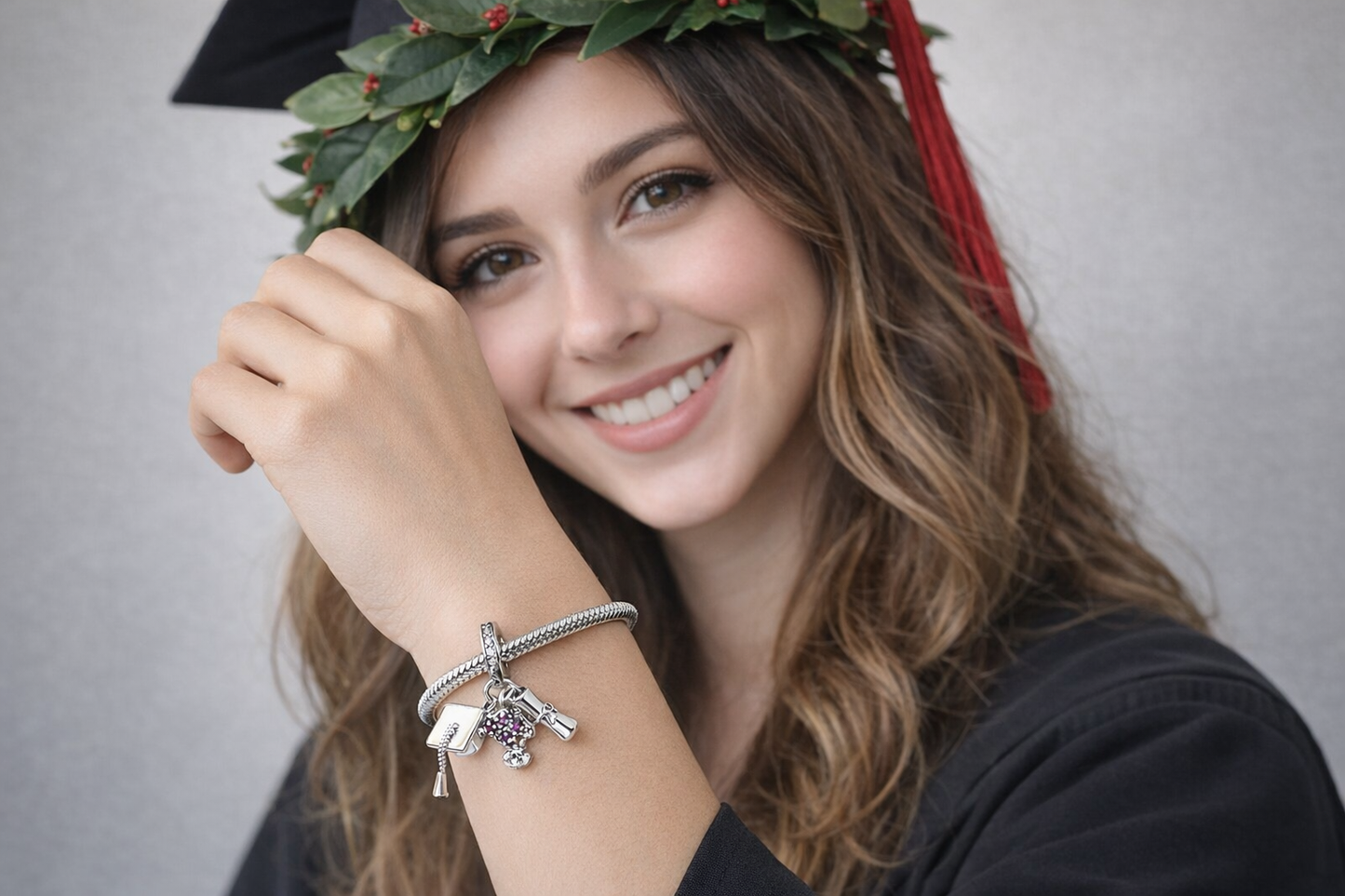 MariaFonte Charm Laurea Diploma Fiori Pergamena Portafortuna Argento 925 Zirconia Compatibile con Collane e Bracciali Pandora
