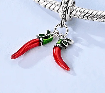 MariaFonte Charm Ciondolo Pendente Portafortuna Corno Cornetto Doppio Peperoncino Rosso  Argento 925 Compatibile con Collane e Bracciali Pandora