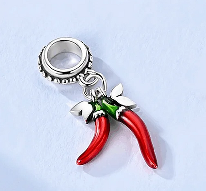 MariaFonte Charm Ciondolo Pendente Portafortuna Corno Cornetto Doppio Peperoncino Rosso  Argento 925 Compatibile con Collane e Bracciali Pandora