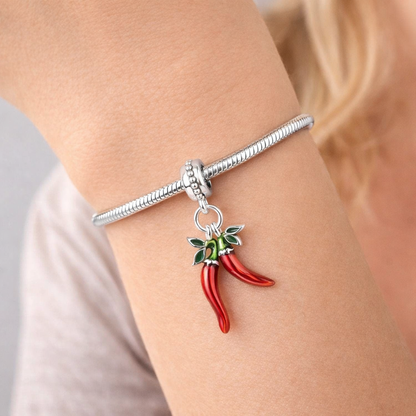 MariaFonte Charm Ciondolo Pendente Portafortuna Corno Cornetto Doppio Peperoncino Rosso  Argento 925 Compatibile con Collane e Bracciali Pandora