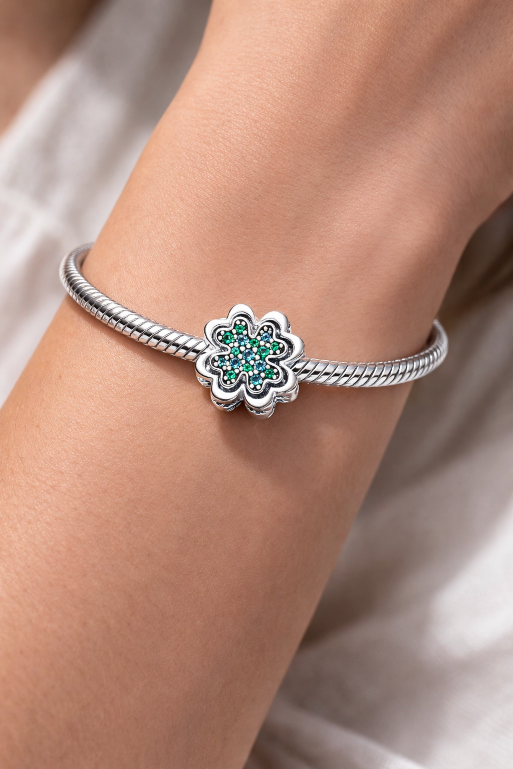 MariaFonte Bead Charm Doppio Quadrifoglio Amicizia incisione True Friends are a rare gift (I veri amici sono un dono raro) Compatibile